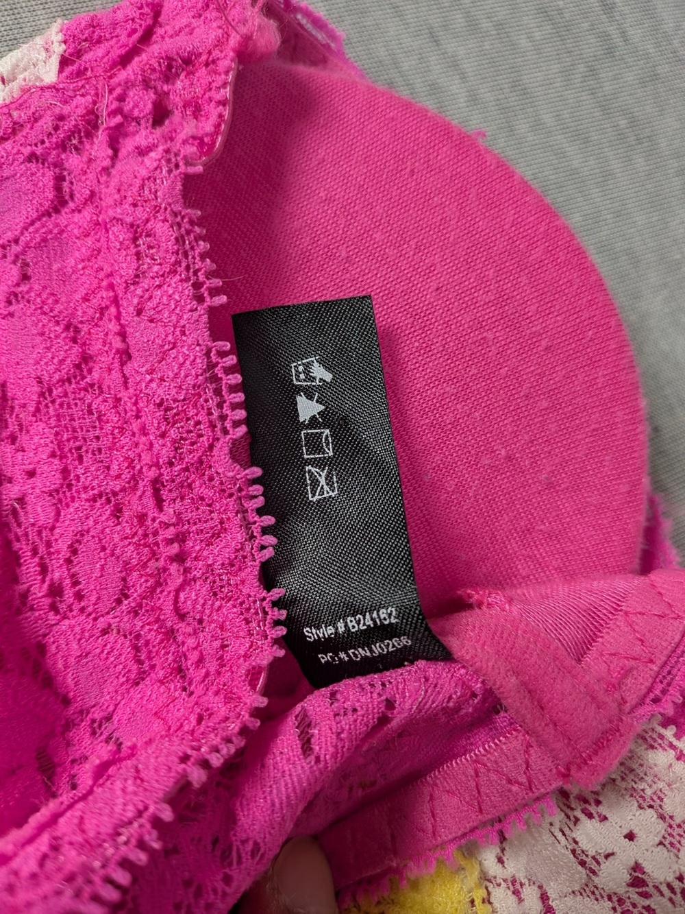 FREE 🎁 Rene Rofe Padded Lace Bandeau - Picture 3 of 4